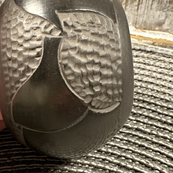 Native American Santa Clara Pottery Vase Black On Black Elephant Silhouette - Picture 5 of 16